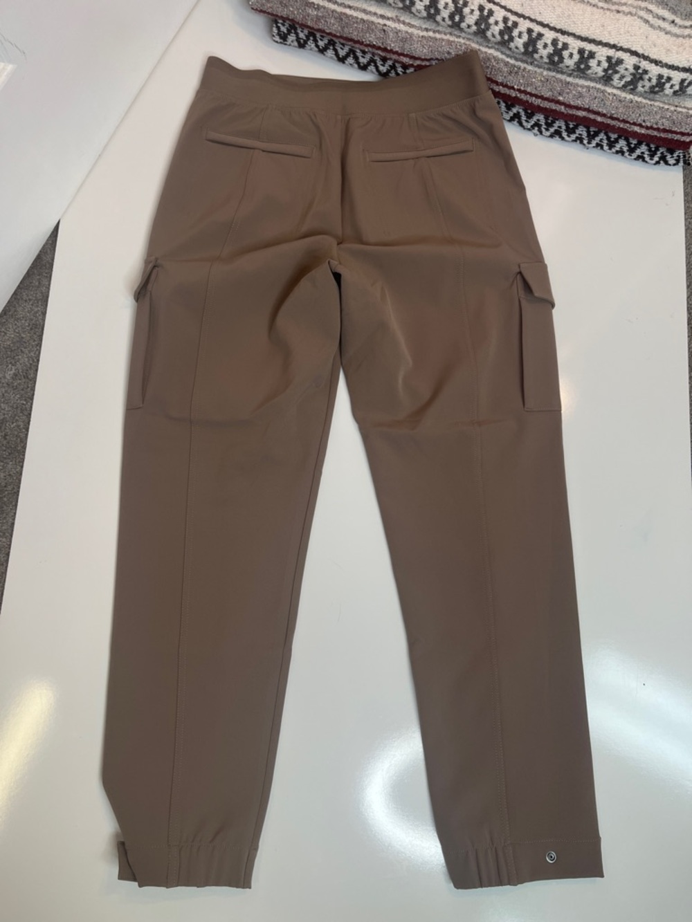 Athleta Endless High Rise Cargo Pants Joggers Tan Size 8 - Picture 6 of 9